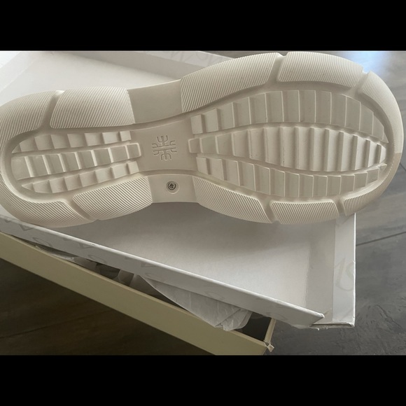 Sandals - Picture 3 of 7